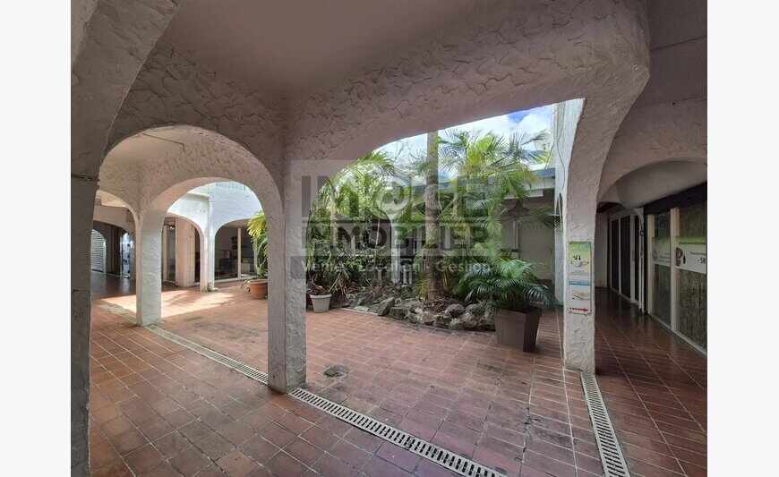 - Local Commercial en Centre-Ville, 27 m²