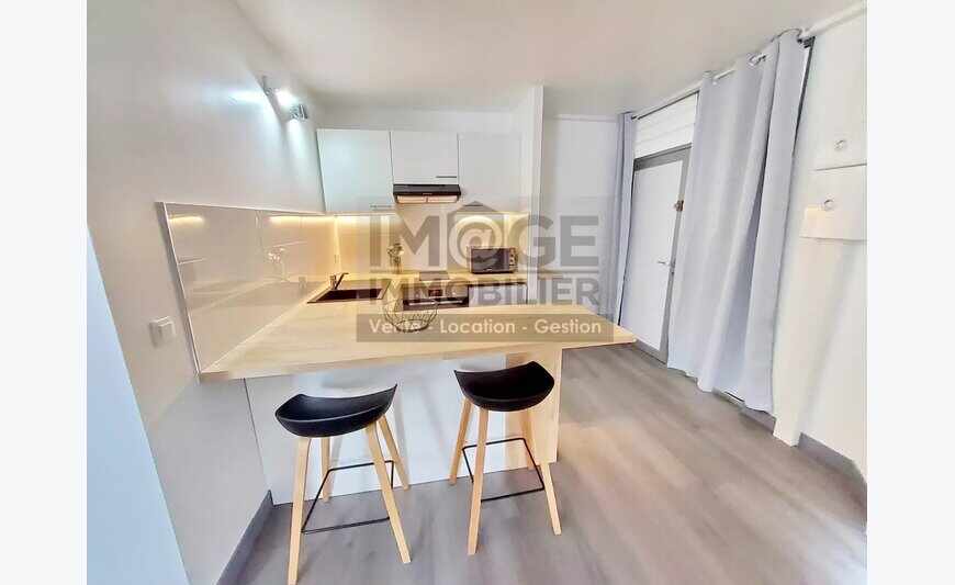 – Studio meublé en plein cœur des commerces