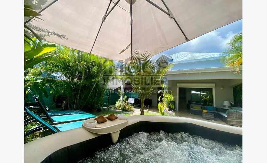 Proche Cul-De-Sac, Villa 3 Chambres avec Jardin et Jacuzzi