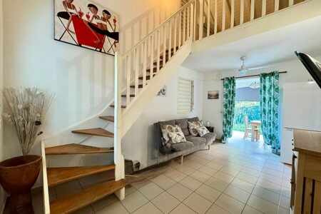 Bungalow Meublé À Moins De 100 Mètres Du Lagon - La Coulée,