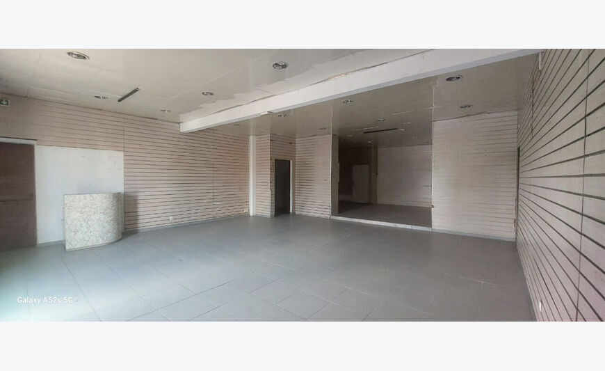 Local commercial - 100 m2 - proche du marché de cayenne