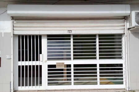 Local professionnel - 90m2 - zone attractive et fréquentée -