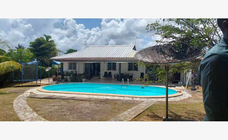 Superbe Villa T5 De 150 m2 Avec Piscine Et Jardin +