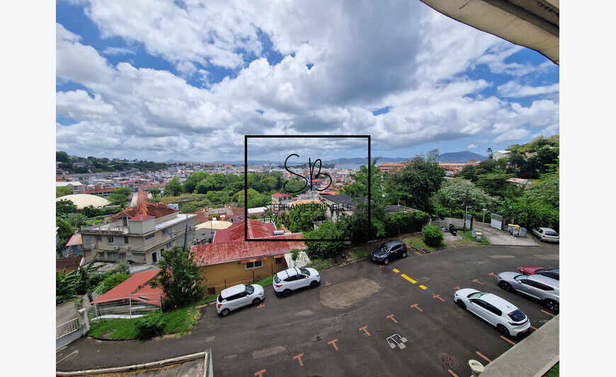 Fort De France : Proche du séminaire collège - T4 Duplex