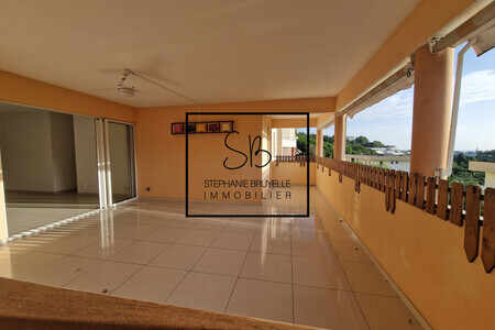 Schoelcher : Du volume pour ce T4 entièrement équipé Vue Me