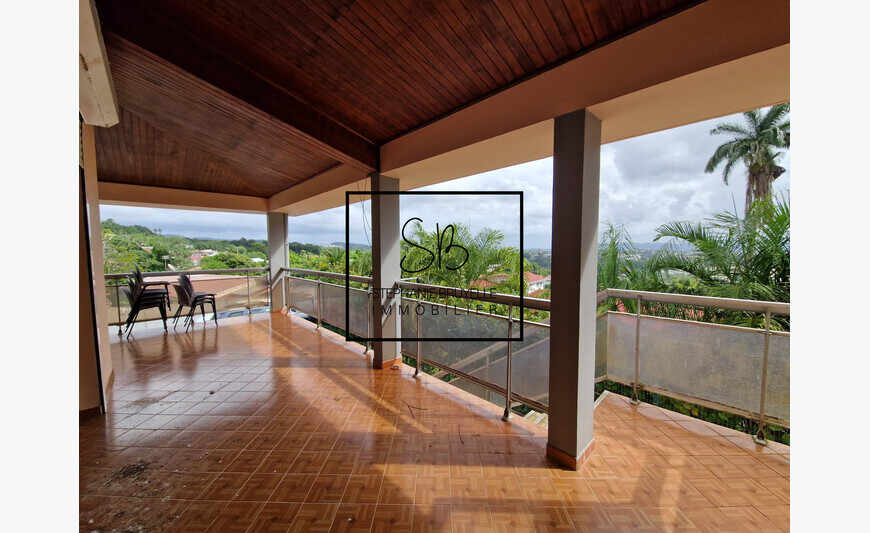 Fort De France Redoute : Villa F4/5 + F2 sur 820m² de