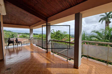 Fort De France Redoute : Villa F4/5 + F2 sur 820m² de