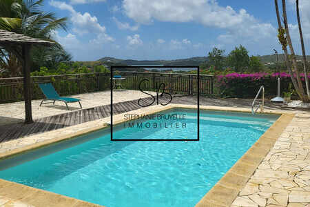 Le Francois : Villa F5 de plain-pied, piscine et Carbet -