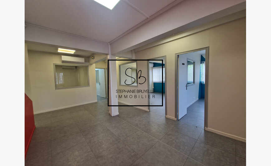 Le Lamentin : Bureaux rénovés de 130m² accès Pmr