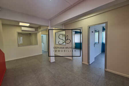 Le Lamentin : Bureaux rénovés de 130m² accès Pmr