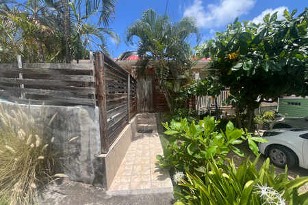 Maison d'habitation composée de deux appartements