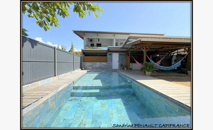 A Kourou (97310) Une Magnifique Villa T7 De 246 m² - Avec 2