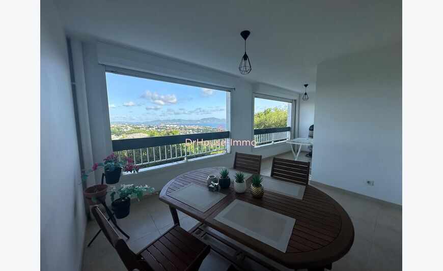 Appartement T2, cave et vue mer