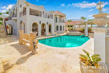 Complexe immobilier avec villa et 3 apartments