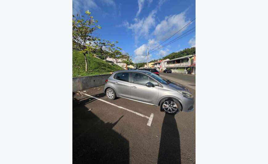 PEUGEOT - 208 1.5L BlueHDI -Active