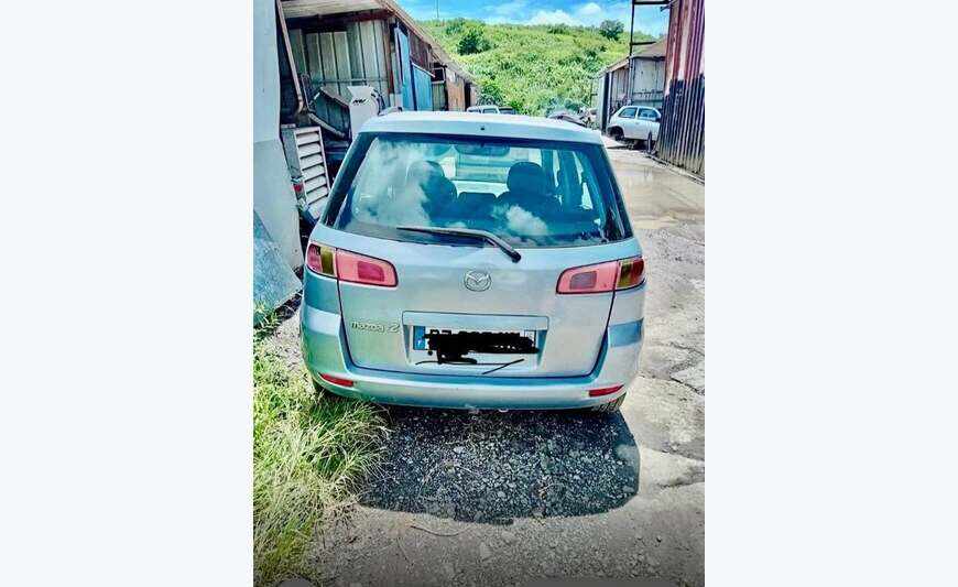 MAZDA 5 portes en bon état