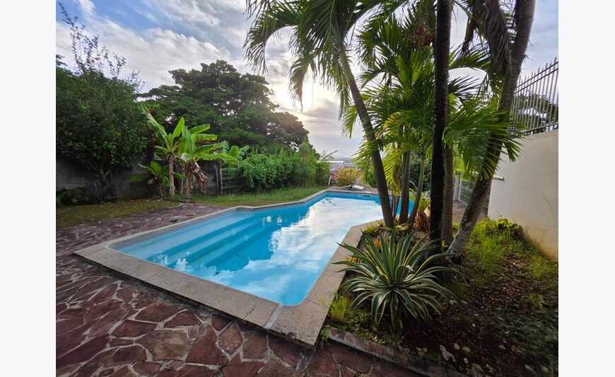 Les Abymes/Pointe-A-Pitre- Zone Franche - Villa 6 Pieces +