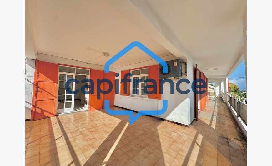 À Louer - Local Commercial / Professionnel de 250m2 - 97421
