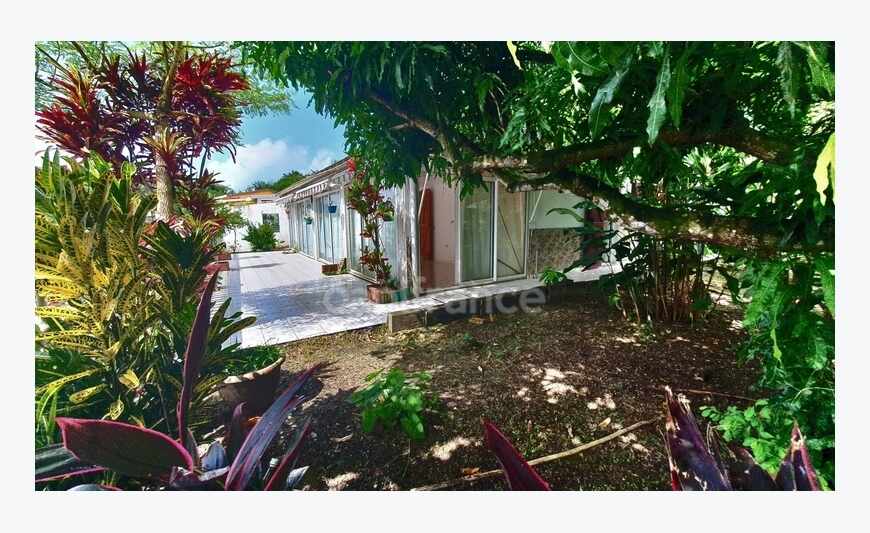 Maison de plain pied 5 pièces avec garage et dépendances Le