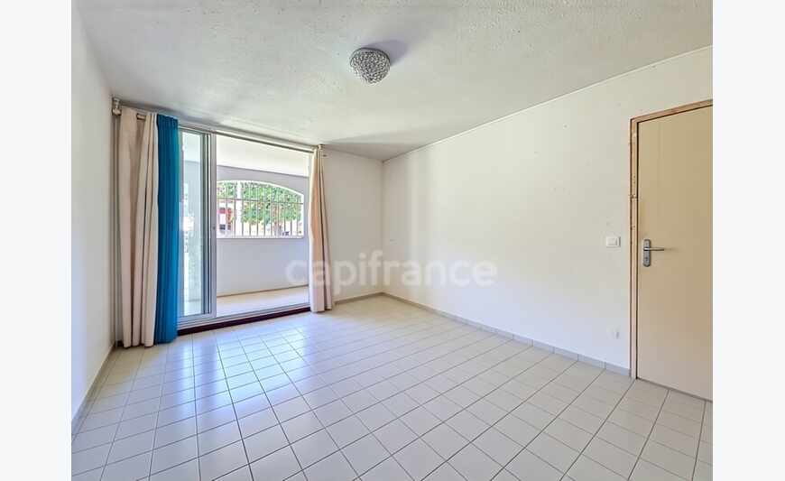 Appartement F4 de 74 m² + 25 m² de loggias, Belcourt,