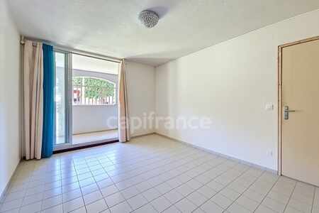 Appartement F4 de 74 m² + 25 m² de loggias, Belcourt,