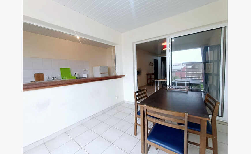 T2 Meuble et Climatise Avec Balcon , Cayenne Centre