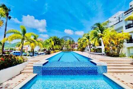 Luxurious 3-Bedroom Duplex with Private Boat Slip and