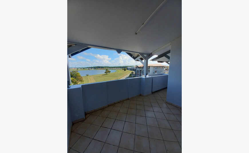 à Kourou : Caste appartement type 4 dernier étage a