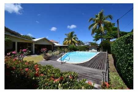 A louer sur Case-Pilote - Villa de type 4 - terrasses -