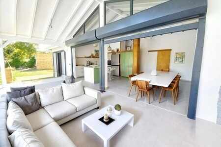 Villa récente, plain pied T4, rare, grand terrain, piscine