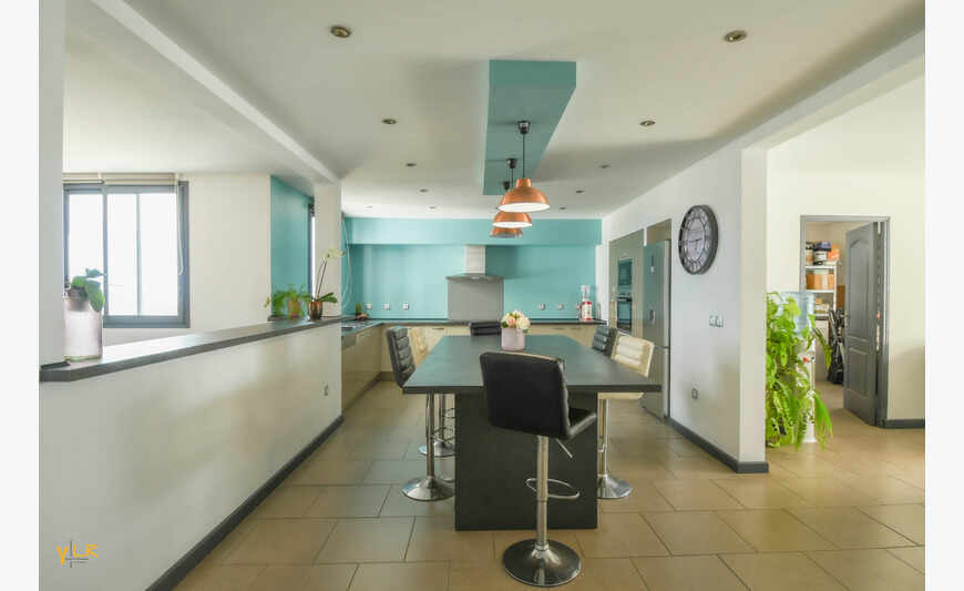 - Appartement F6 Grand Standing