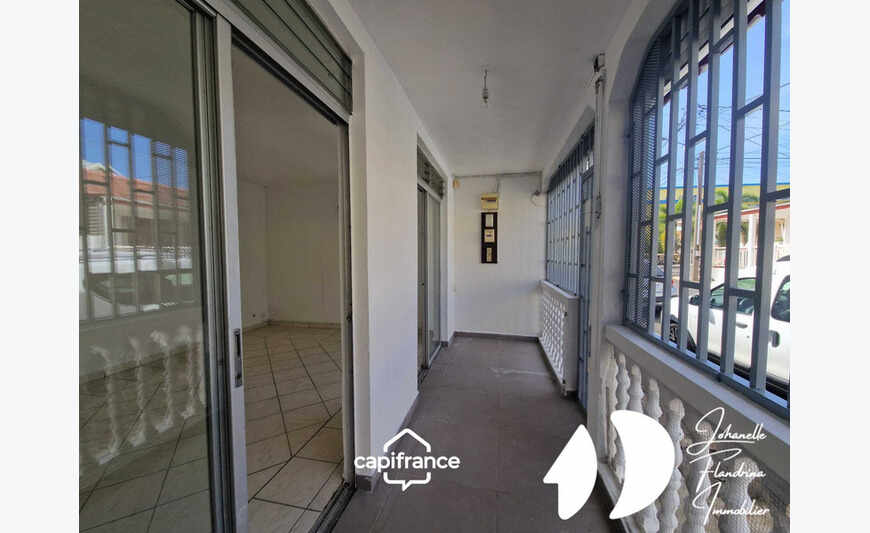 Maison F3 avec cour et terrasse, centre-ville de