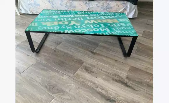 TABLE BASSE DESSUS VERRE