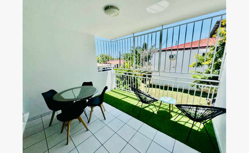 Meublé : T2 Avec Terrasse , Centre De Cayenne , Residence