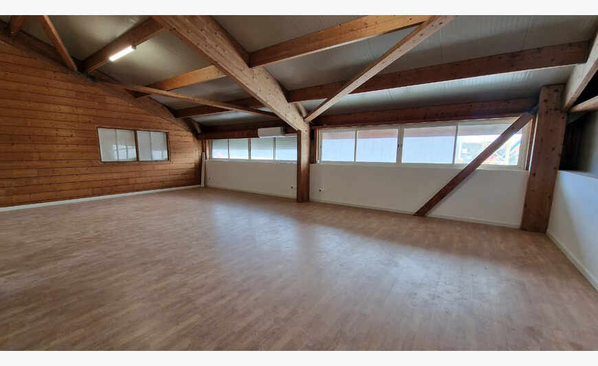 À louer Local commercial de 105 m2 au coeur de Hope Estate