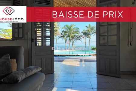 Villa d'exception avec vue mer et piscine située sur un