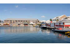 LOCATION LOCAL COMMERCIAL MARINA ROYALE