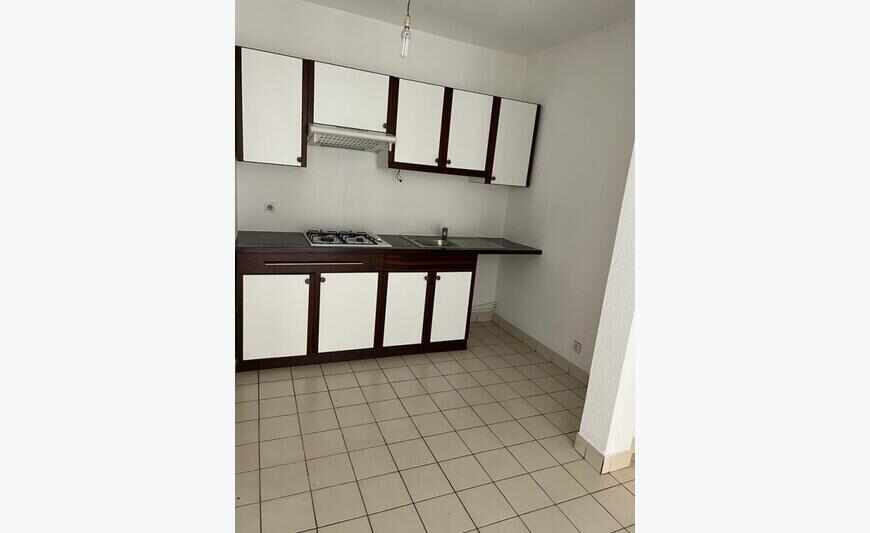 Un appartement Type 2 à louer 640 Eur par mois à Kourou A5