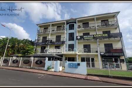 Local professionnel 11.20m² - Lamentin Place d'Armes