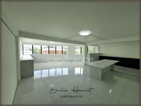 A louer - Local professionnel de 55m² - Zone France - Fort