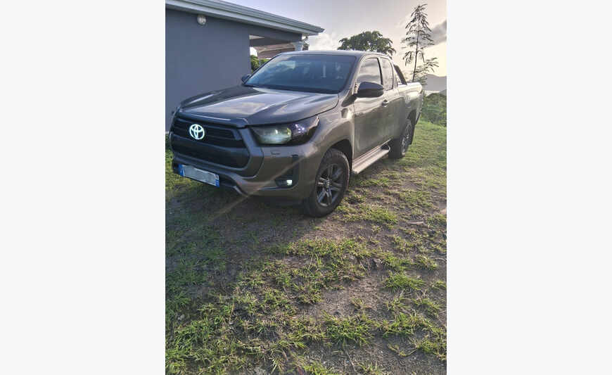 TOYOTA HILUX LÉGENDE