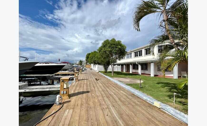 3-bedroom Luxury Marina Rental in Cole Bay