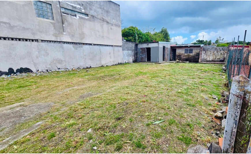 Terrain constructible de 348 m2, emplacement stratégique à