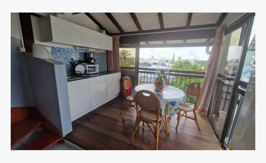 Bas du Fort, bel appartement duplex T3 piscine plage à pied