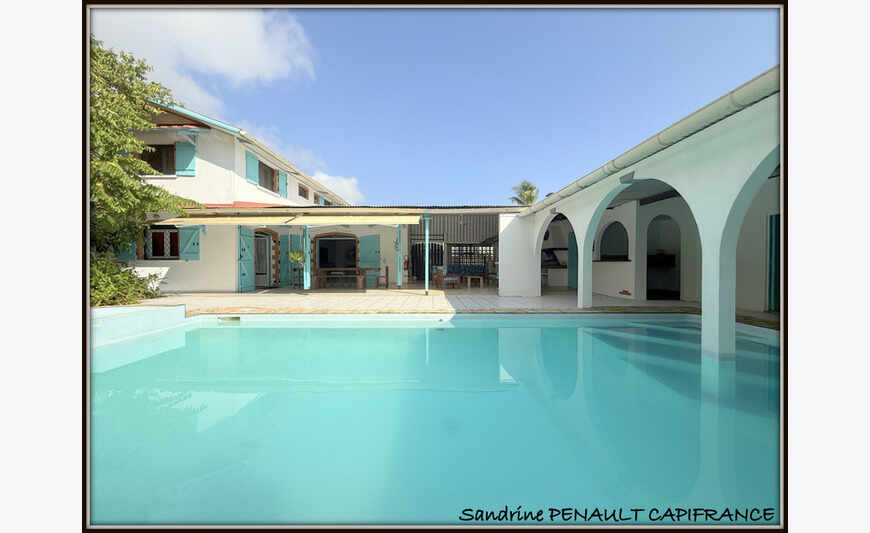 A Kourou (97310) Une Magnifique Villa T9 De 248 m² - Avec 4