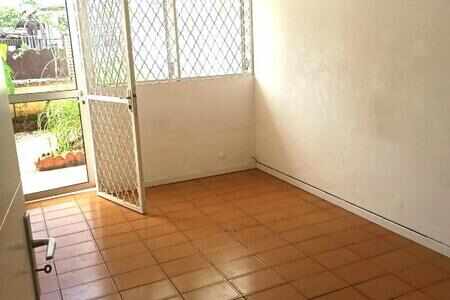 À Cayenne, appartement 4 pièces à louer -77 M2