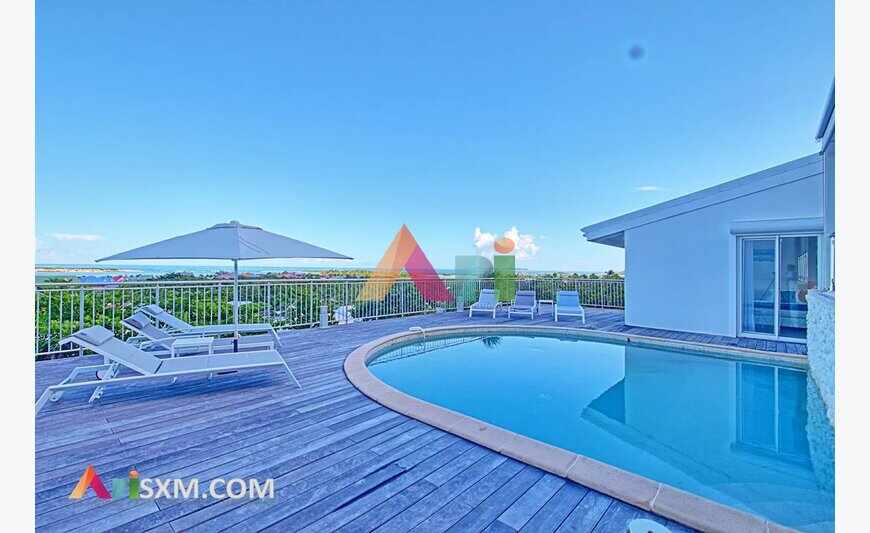 Ocean View Villa: 3-Bedroom with 2-Bedroom Apartment