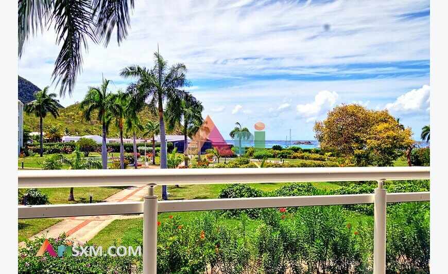 Spacious upstairs studio with sea view