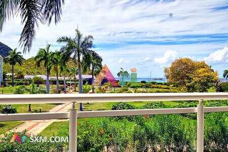 Spacious upstairs studio with sea view