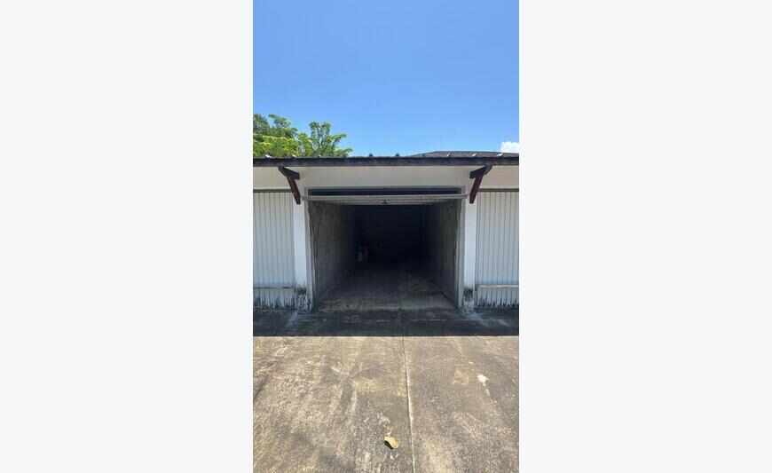 À Cayenne, garage de 40m2 en avec Carol Immo